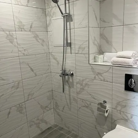 Apartamento комфорт, близо до летището *