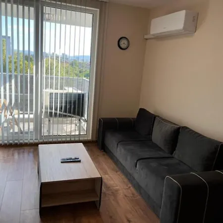 Apartamento комфорт, близо до летището Sófia
