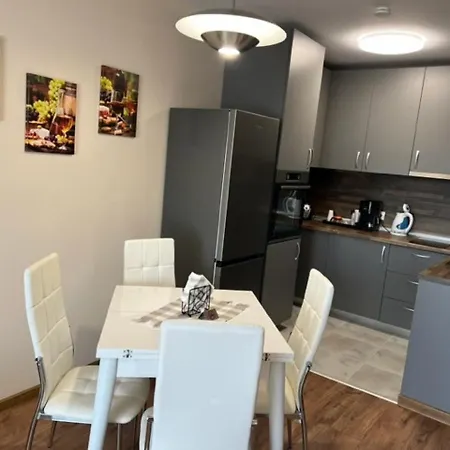 Apartamento комфорт, близо до летището