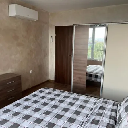 Apartamento комфорт, близо до летището
